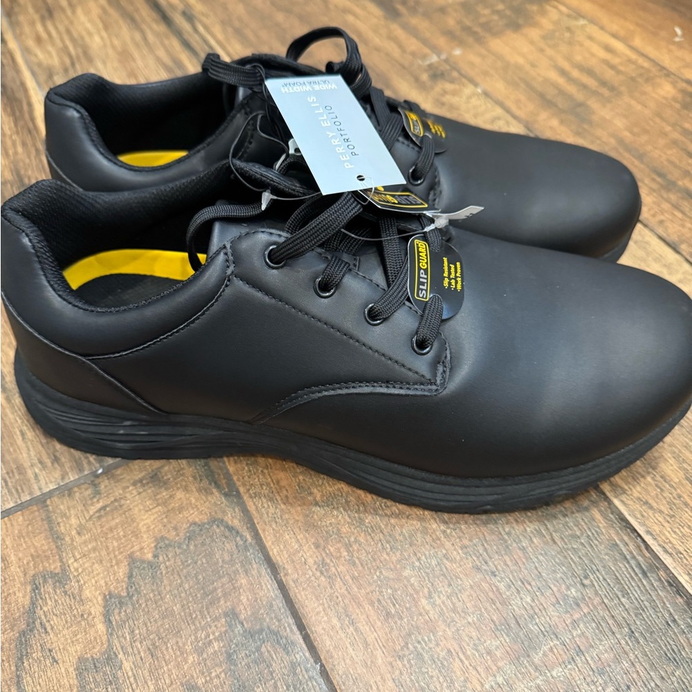 Slip resistant work shoes Perry Ellis size 13 Wide